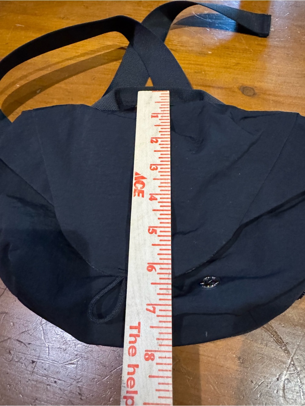 LULULEMON Curved Crossbody Bag - BAG IS BLACK!! - Picture 12 of 13
